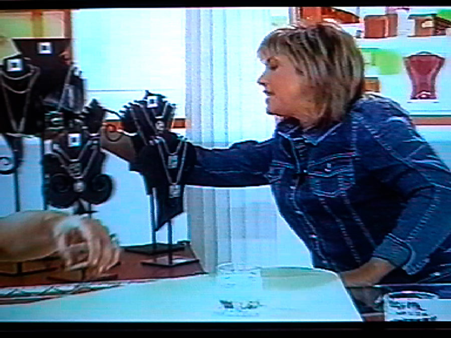 Julia con esculturas